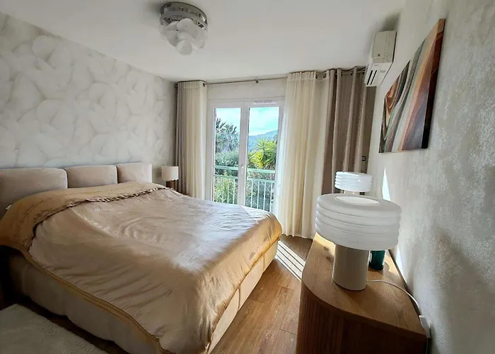 Coup De Coeur Elegant T2 Classe 3 Etoiles Avec Piscine Proche Et Sainte-Maxime