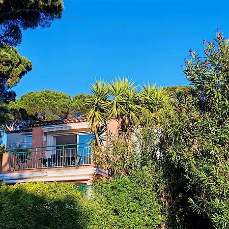 Coup De Coeur Elegant T2 Classe 3 Etoiles Avec Piscine Proche Et Sainte-Maxime