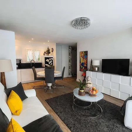 Coup De Coeur Elegant T2 Classe 3 Etoiles Avec Piscine Proche Et