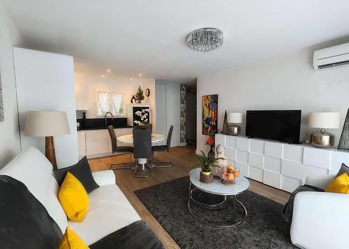 Coup De Coeur Elegant T2 Classe 3 Etoiles Avec Piscine Proche Et